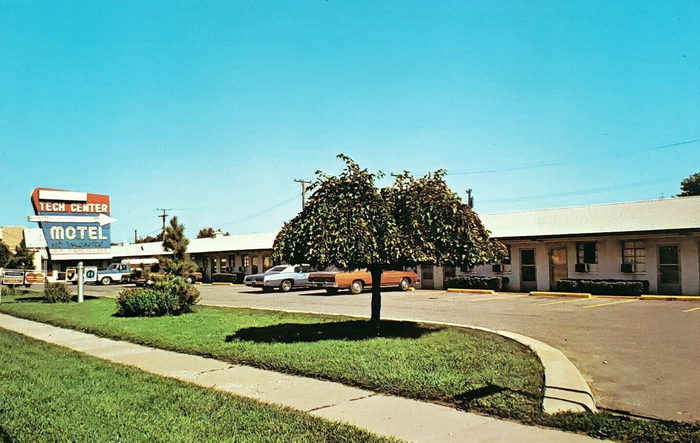 Tech Center Motel (Van Dyke Extended Stay) - Vintage Postcard (newer photo)